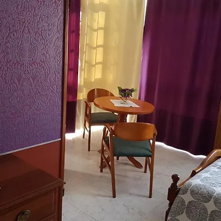 Costa Victoria بيت شباب ساموس